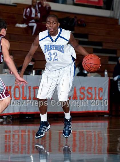 Thumbnail 2 in Claremont vs. Diamond Ranch (Orange Holiday Classic) photogallery.