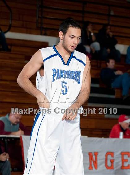 Thumbnail 2 in Claremont vs. Diamond Ranch (Orange Holiday Classic) photogallery.