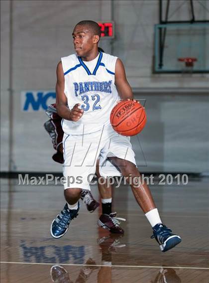 Thumbnail 2 in Claremont vs. Diamond Ranch (Orange Holiday Classic) photogallery.