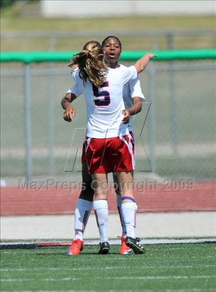 Thumbnail 2 in Pearce vs. Longview (Class 4A, Region II Finals) photogallery.