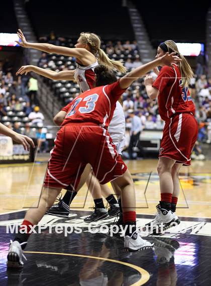 Thumbnail 2 in Maize vs. South (KSHSAA 6A Final) photogallery.