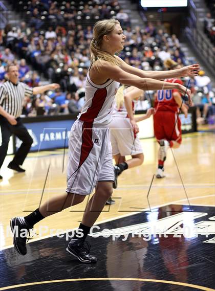Thumbnail 3 in Maize vs. South (KSHSAA 6A Final) photogallery.