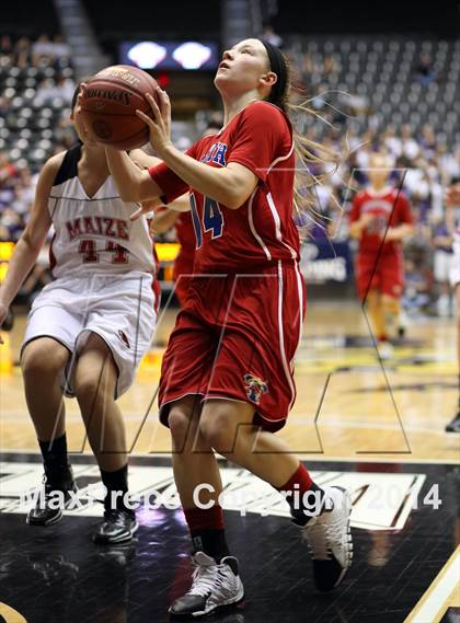 Thumbnail 1 in Maize vs. South (KSHSAA 6A Final) photogallery.