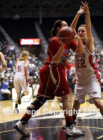 Thumbnail 2 in Maize vs. South (KSHSAA 6A Final) photogallery.