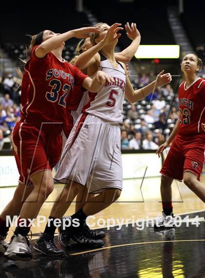Thumbnail 2 in Maize vs. South (KSHSAA 6A Final) photogallery.