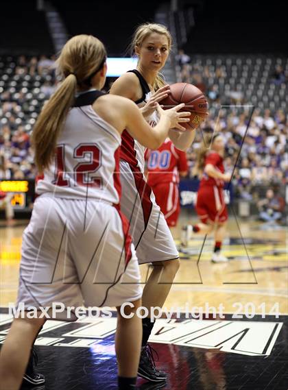 Thumbnail 1 in Maize vs. South (KSHSAA 6A Final) photogallery.
