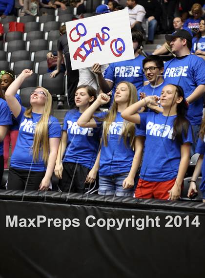 Thumbnail 1 in Maize vs. South (KSHSAA 6A Final) photogallery.