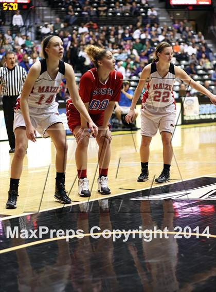 Thumbnail 2 in Maize vs. South (KSHSAA 6A Final) photogallery.