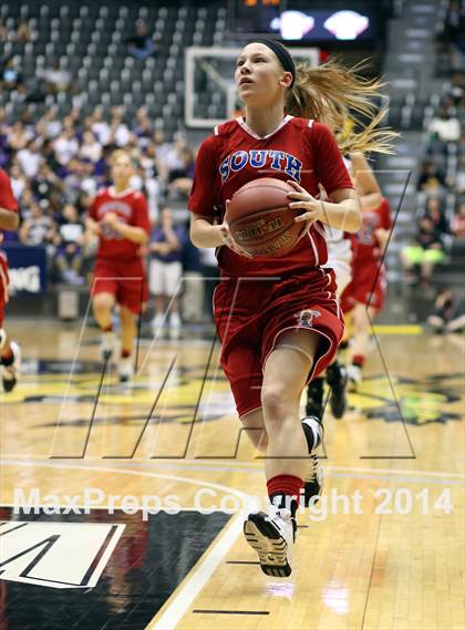 Thumbnail 2 in Maize vs. South (KSHSAA 6A Final) photogallery.