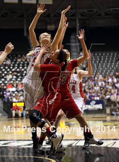 Thumbnail 1 in Maize vs. South (KSHSAA 6A Final) photogallery.