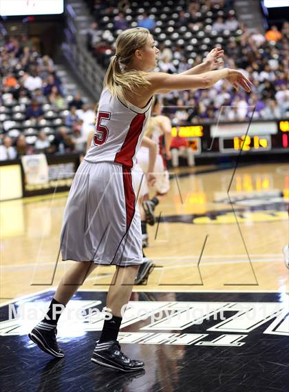 Thumbnail 3 in Maize vs. South (KSHSAA 6A Final) photogallery.