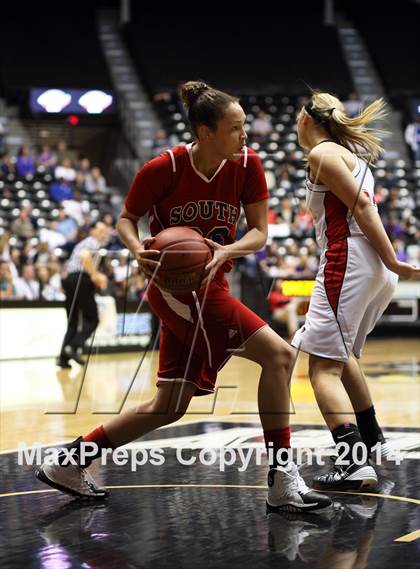 Thumbnail 3 in Maize vs. South (KSHSAA 6A Final) photogallery.