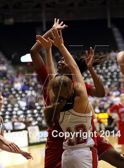 Thumbnail 3 in Maize vs. South (KSHSAA 6A Final) photogallery.