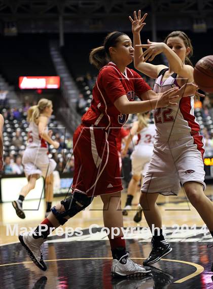 Thumbnail 3 in Maize vs. South (KSHSAA 6A Final) photogallery.