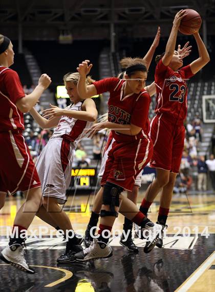 Thumbnail 2 in Maize vs. South (KSHSAA 6A Final) photogallery.