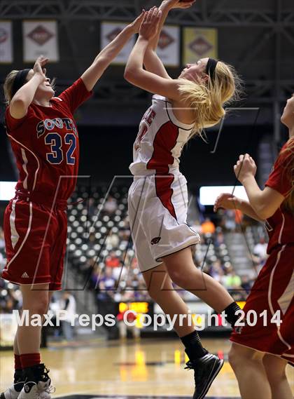 Thumbnail 2 in Maize vs. South (KSHSAA 6A Final) photogallery.