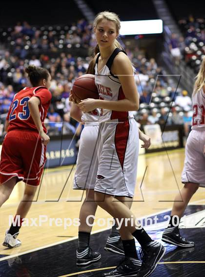 Thumbnail 3 in Maize vs. South (KSHSAA 6A Final) photogallery.