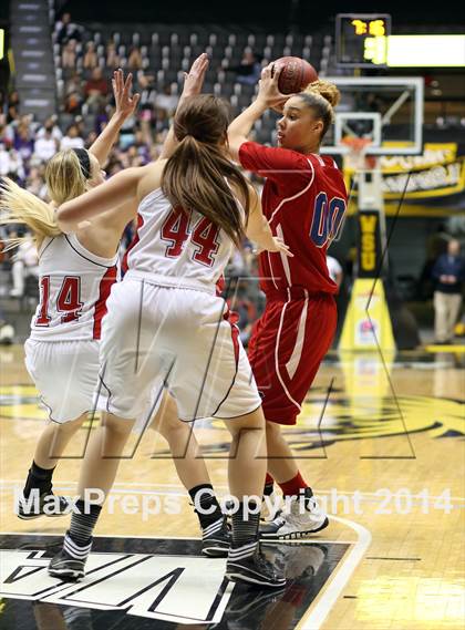 Thumbnail 2 in Maize vs. South (KSHSAA 6A Final) photogallery.