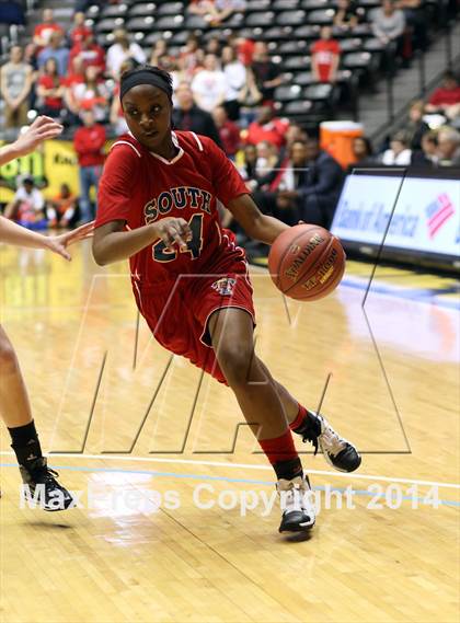 Thumbnail 1 in Maize vs. South (KSHSAA 6A Final) photogallery.