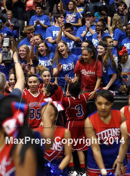 Thumbnail 3 in Maize vs. South (KSHSAA 6A Final) photogallery.