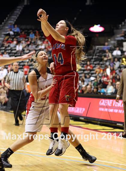 Thumbnail 3 in Maize vs. South (KSHSAA 6A Final) photogallery.