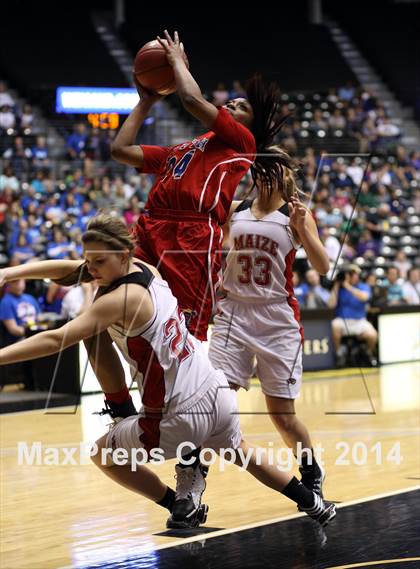 Thumbnail 1 in Maize vs. South (KSHSAA 6A Final) photogallery.