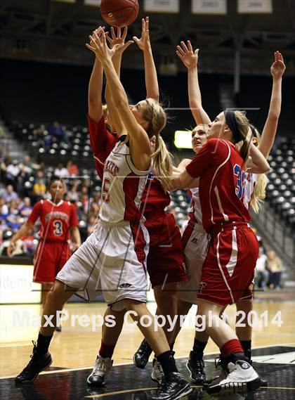 Thumbnail 1 in Maize vs. South (KSHSAA 6A Final) photogallery.