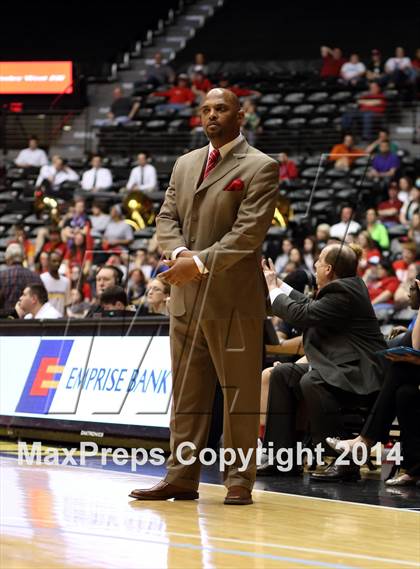 Thumbnail 3 in Maize vs. South (KSHSAA 6A Final) photogallery.