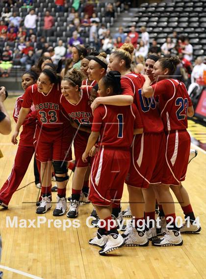 Thumbnail 3 in Maize vs. South (KSHSAA 6A Final) photogallery.