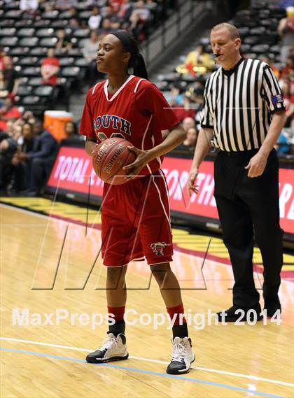 Thumbnail 2 in Maize vs. South (KSHSAA 6A Final) photogallery.