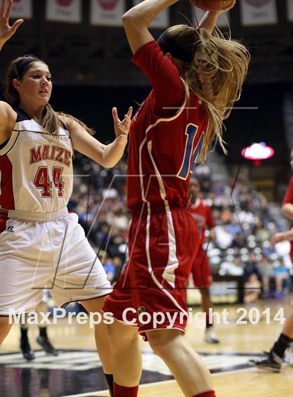 Thumbnail 1 in Maize vs. South (KSHSAA 6A Final) photogallery.
