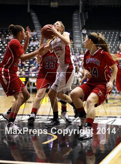 Thumbnail 2 in Maize vs. South (KSHSAA 6A Final) photogallery.