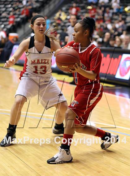Thumbnail 2 in Maize vs. South (KSHSAA 6A Final) photogallery.