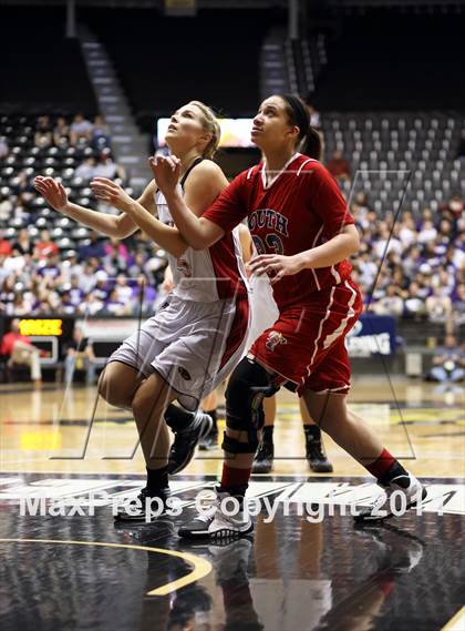 Thumbnail 1 in Maize vs. South (KSHSAA 6A Final) photogallery.