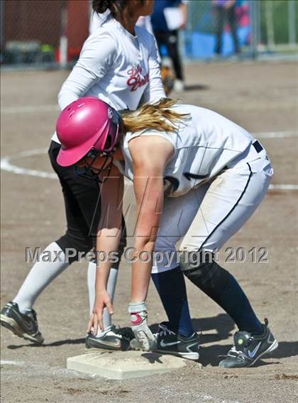 Thumbnail 2 in Arvin vs Frazier Mountain (Mira Monte Invitational) photogallery.