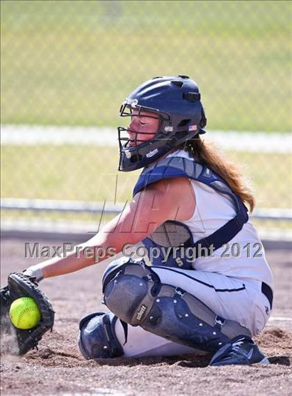 Thumbnail 2 in Arvin vs Frazier Mountain (Mira Monte Invitational) photogallery.