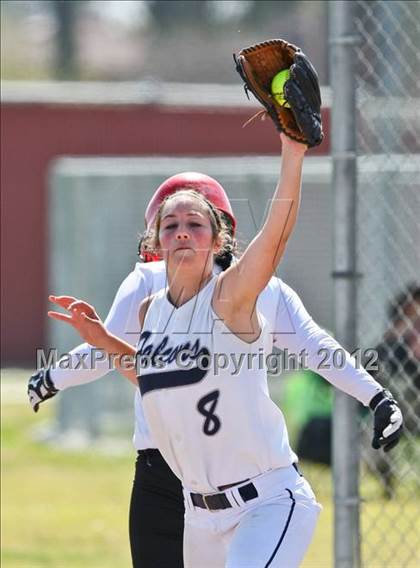 Thumbnail 2 in Arvin vs Frazier Mountain (Mira Monte Invitational) photogallery.