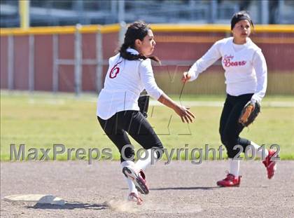 Thumbnail 2 in Arvin vs Frazier Mountain (Mira Monte Invitational) photogallery.