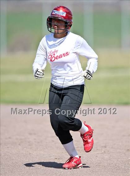 Thumbnail 2 in Arvin vs Frazier Mountain (Mira Monte Invitational) photogallery.