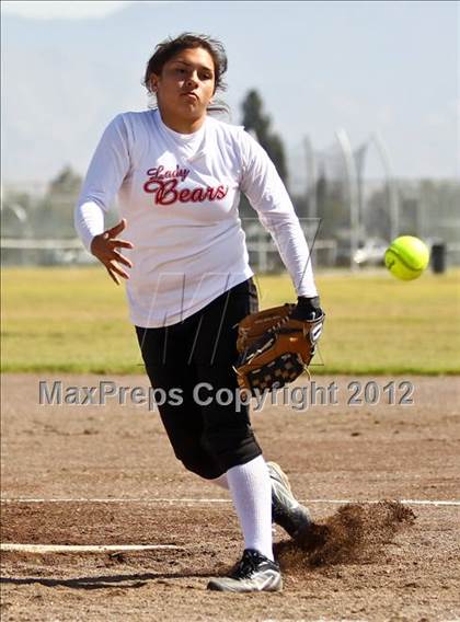 Thumbnail 2 in Arvin vs Frazier Mountain (Mira Monte Invitational) photogallery.
