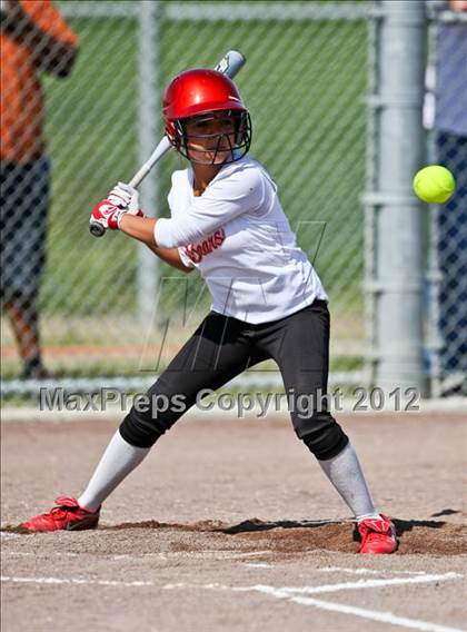 Thumbnail 2 in Arvin vs Frazier Mountain (Mira Monte Invitational) photogallery.