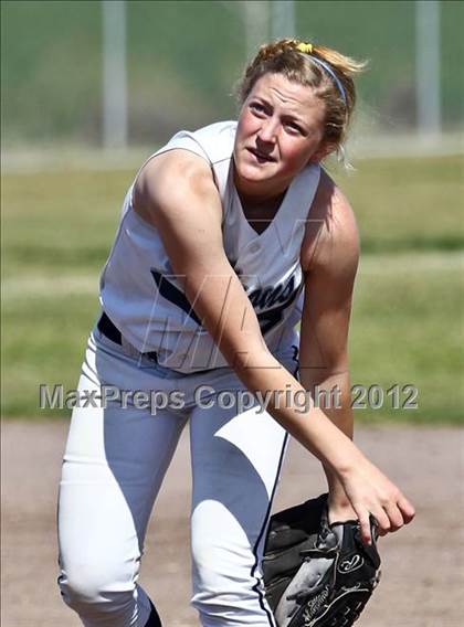 Thumbnail 2 in Arvin vs Frazier Mountain (Mira Monte Invitational) photogallery.