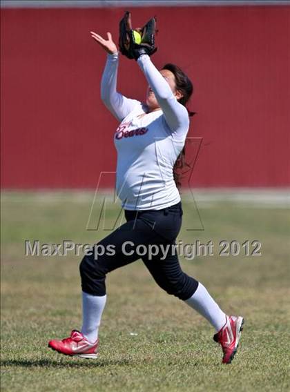 Thumbnail 2 in Arvin vs Frazier Mountain (Mira Monte Invitational) photogallery.