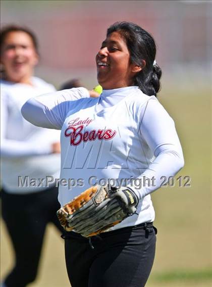 Thumbnail 2 in Arvin vs Frazier Mountain (Mira Monte Invitational) photogallery.