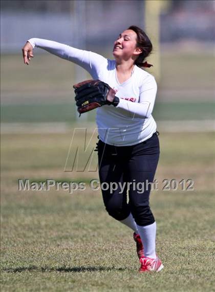 Thumbnail 2 in Arvin vs Frazier Mountain (Mira Monte Invitational) photogallery.