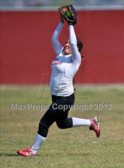 Thumbnail 3 in Arvin vs Frazier Mountain (Mira Monte Invitational) photogallery.