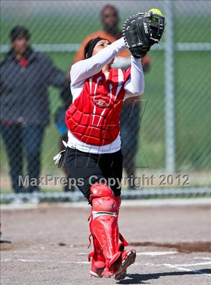 Thumbnail 2 in Arvin vs Frazier Mountain (Mira Monte Invitational) photogallery.