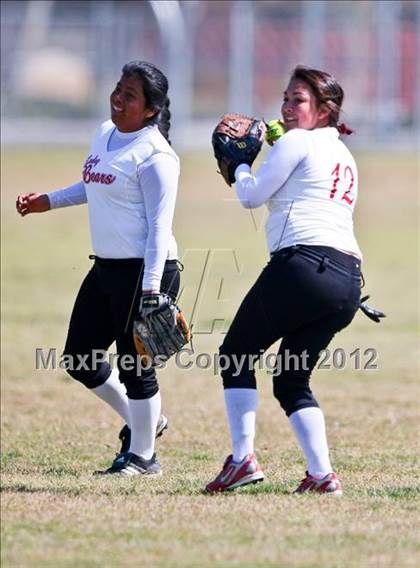 Thumbnail 2 in Arvin vs Frazier Mountain (Mira Monte Invitational) photogallery.