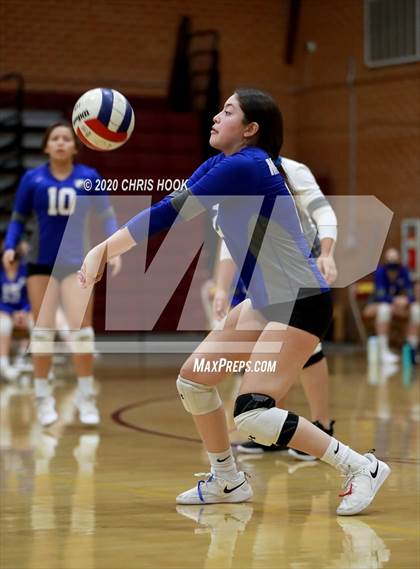 Thumbnail 2 in Salpointe Catholic vs. Mesquite photogallery.