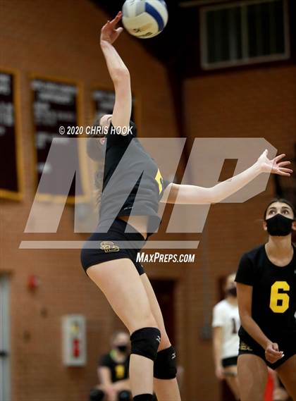 Thumbnail 2 in Salpointe Catholic vs. Mesquite photogallery.